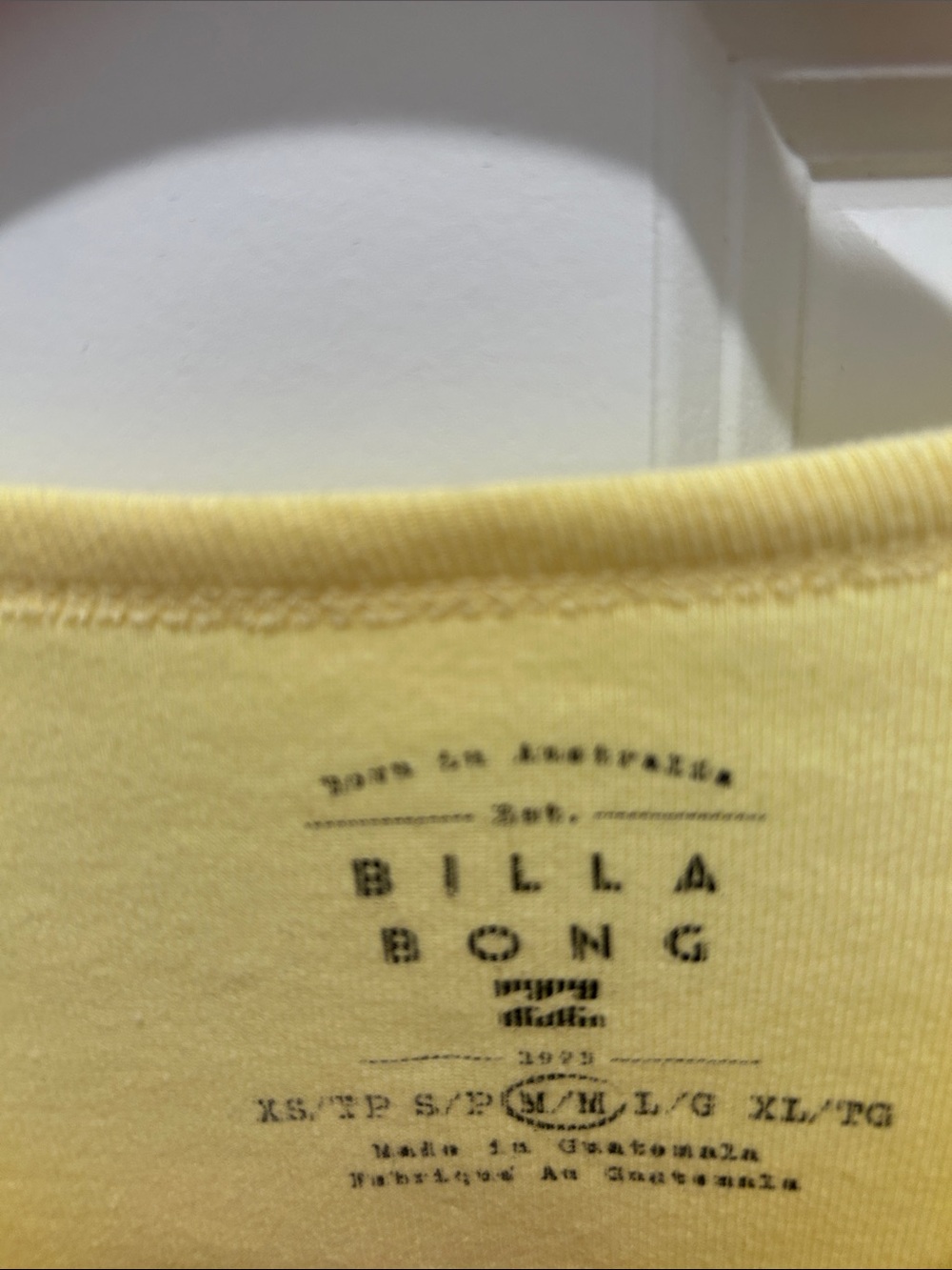 Billabong Bright Yellow Multi Colored Hibiscus Gradient Crop Tee Size Medium - Picture 5 of 6